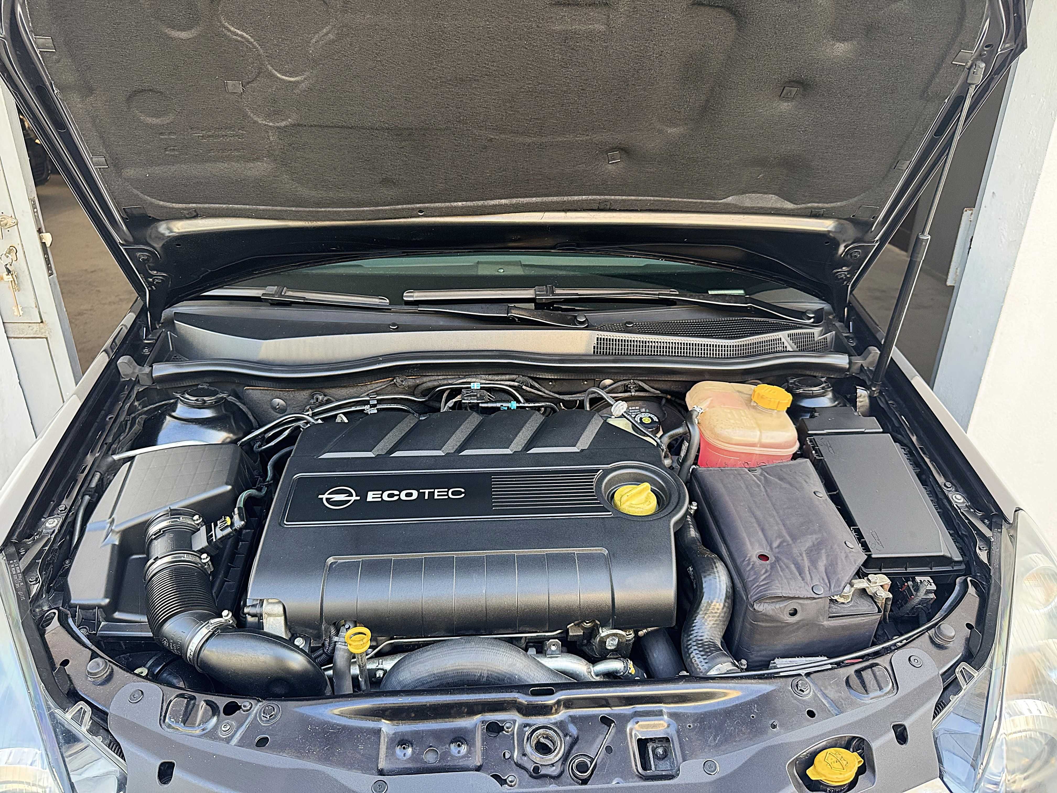 Opel Astra GTC 1.9 CDTI RESERVADO