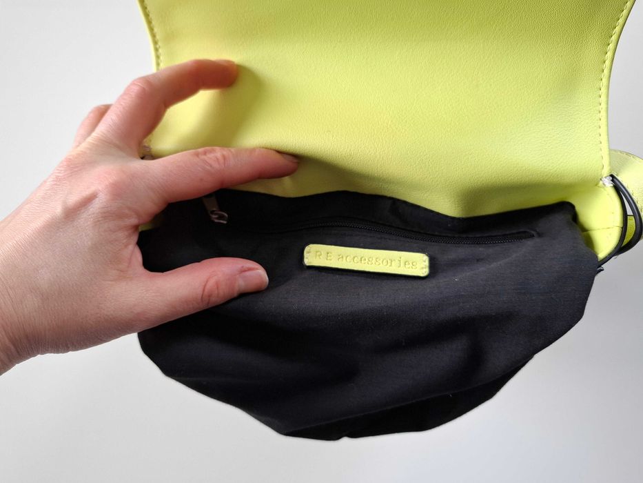 Kompaktowa torebka w odcieniu jasnej zieleni/ żółci