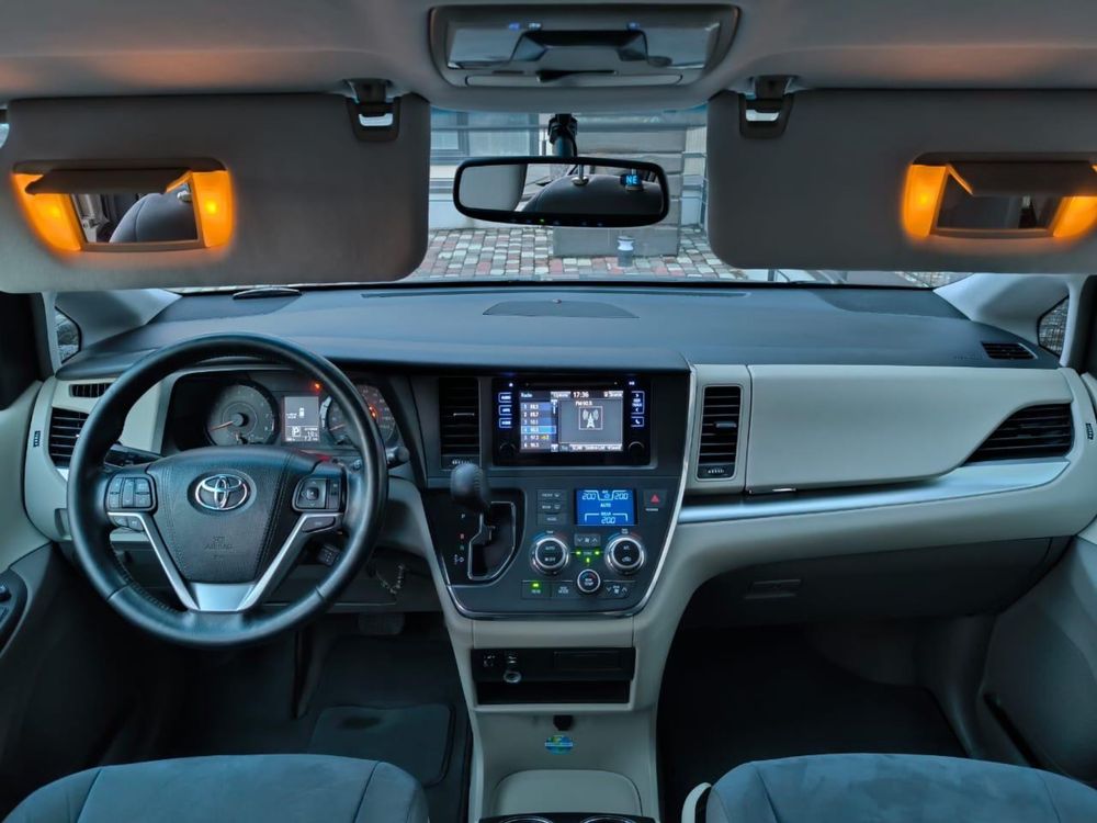 Продам Toyota Sienna 2014 год. Возможен кредит.