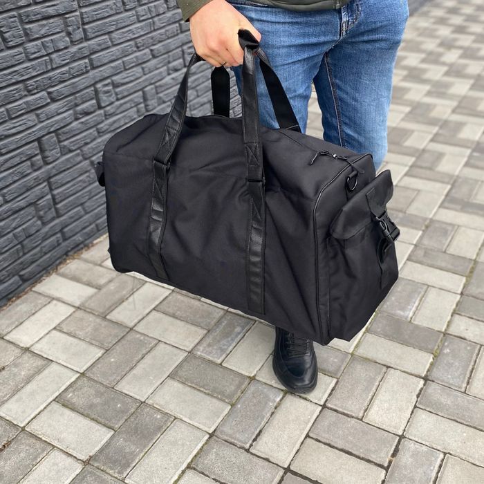 Чорна велика дорожня спортивна сумка 42 л