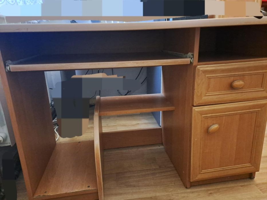 Biurko z podstawką na klawiaturę