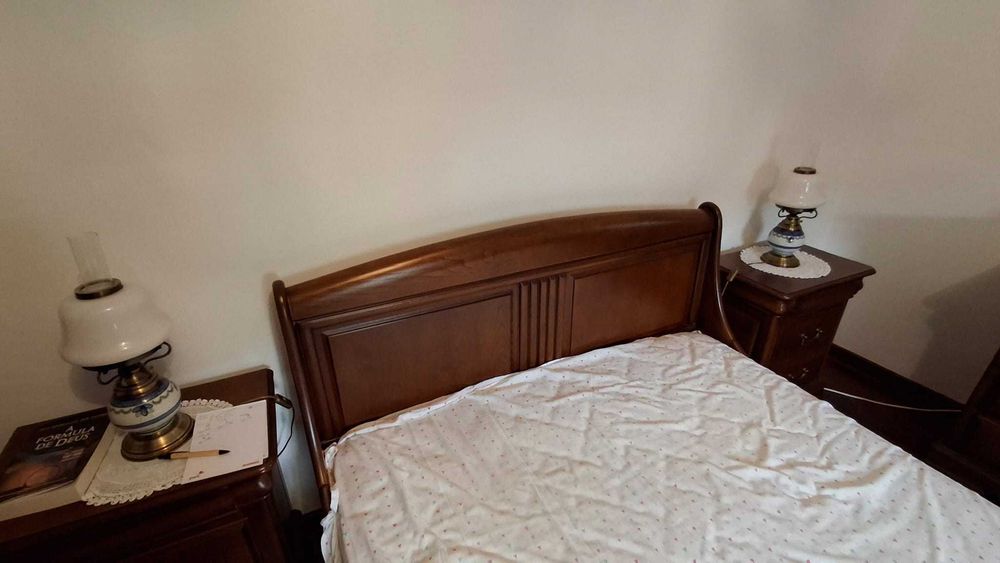 Moveis de quarto em madeira maciça
