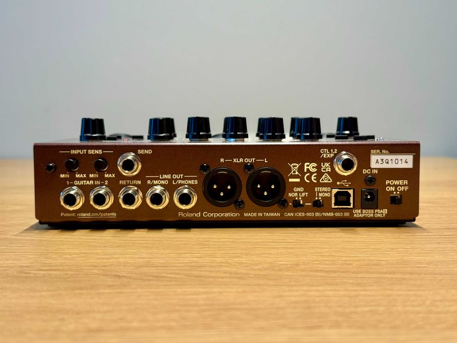 Boss AD-10 Acoustic Preamp - wzmacniacz gitary akustycznej