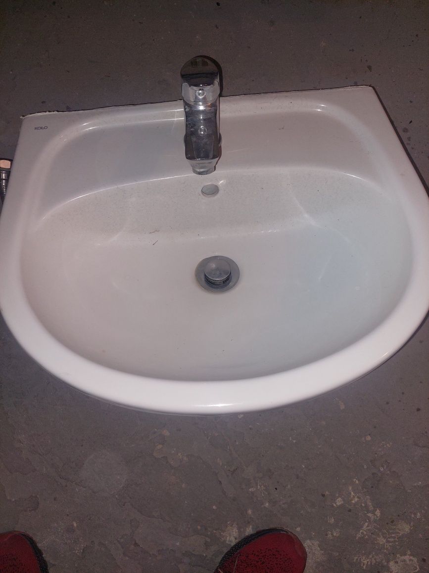 Umywalka KOLO 60CM wraz z baterią Ferro