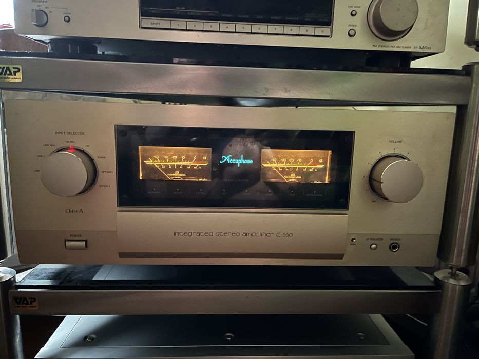Wzmacniacz Accuphase E550