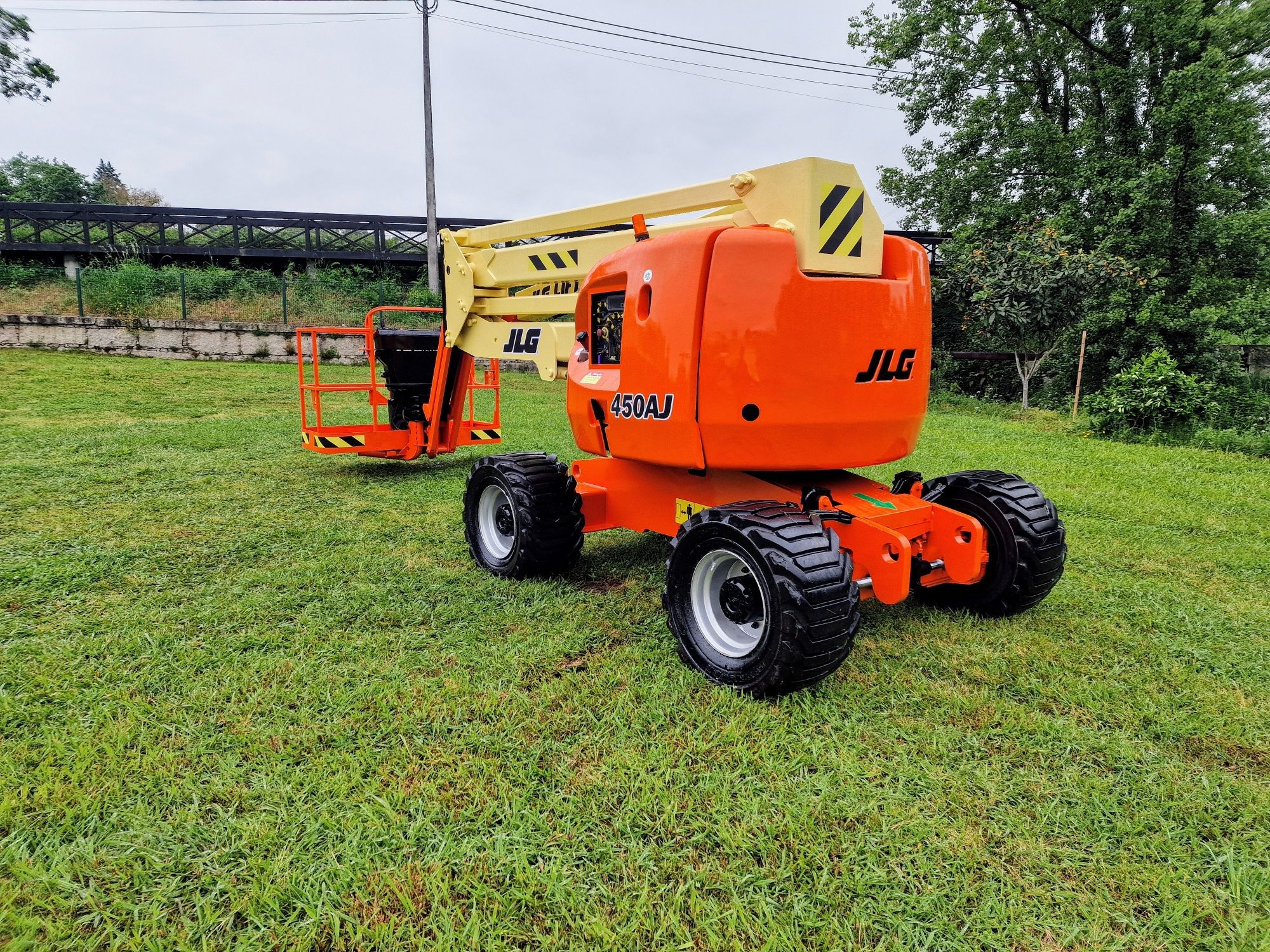 Plataforma elevatória jlg 16 m