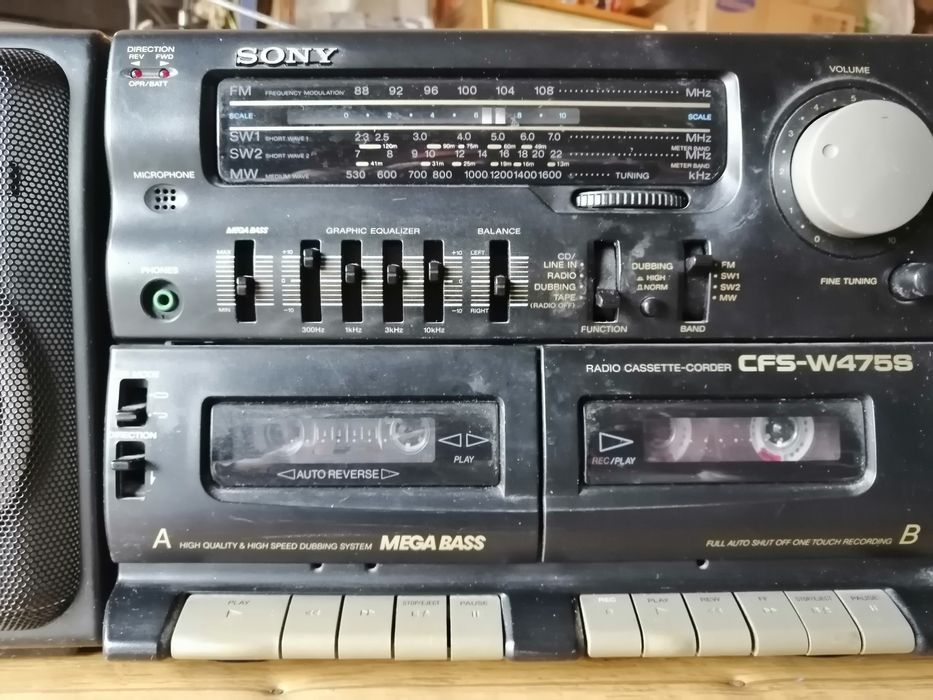 Радиомагнитола-двухкассетник.