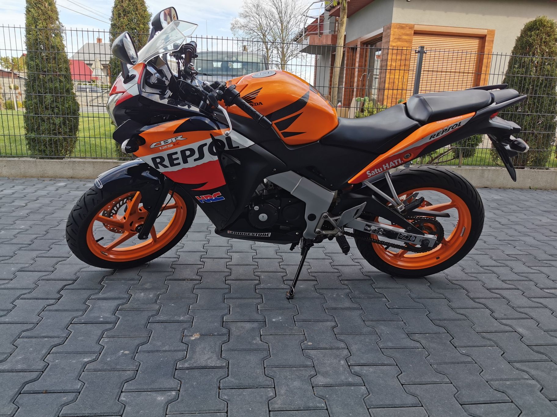 Honda CBR 125 Repsol Raty. Transport