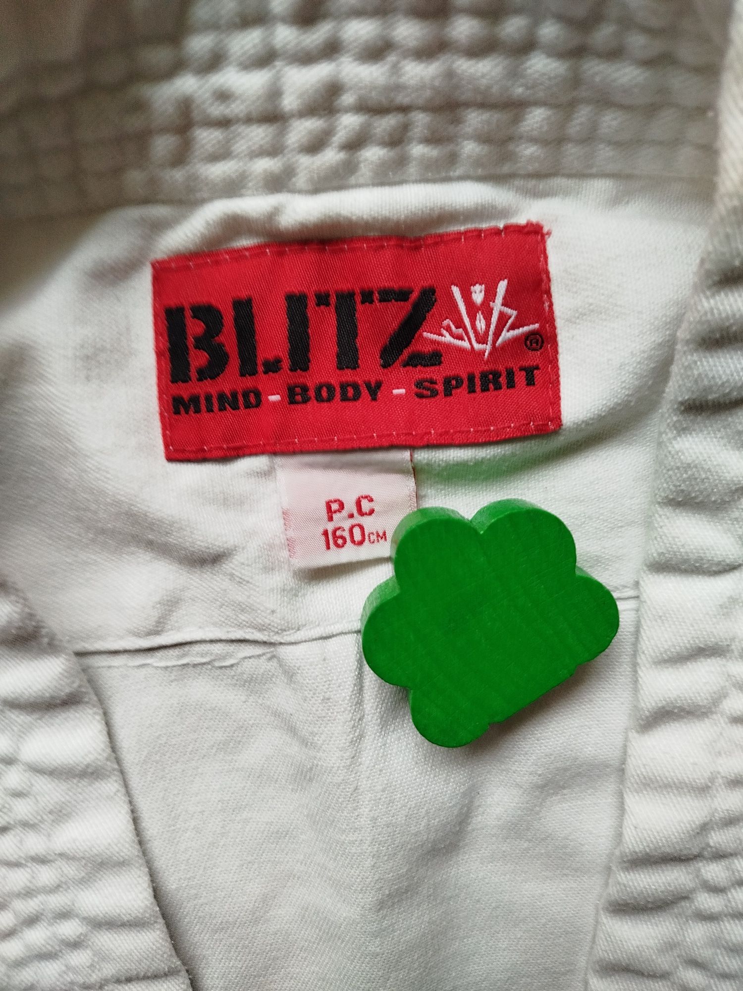 BLITZ biała bluza do sportów na przykład karate rozmiar 160 cm