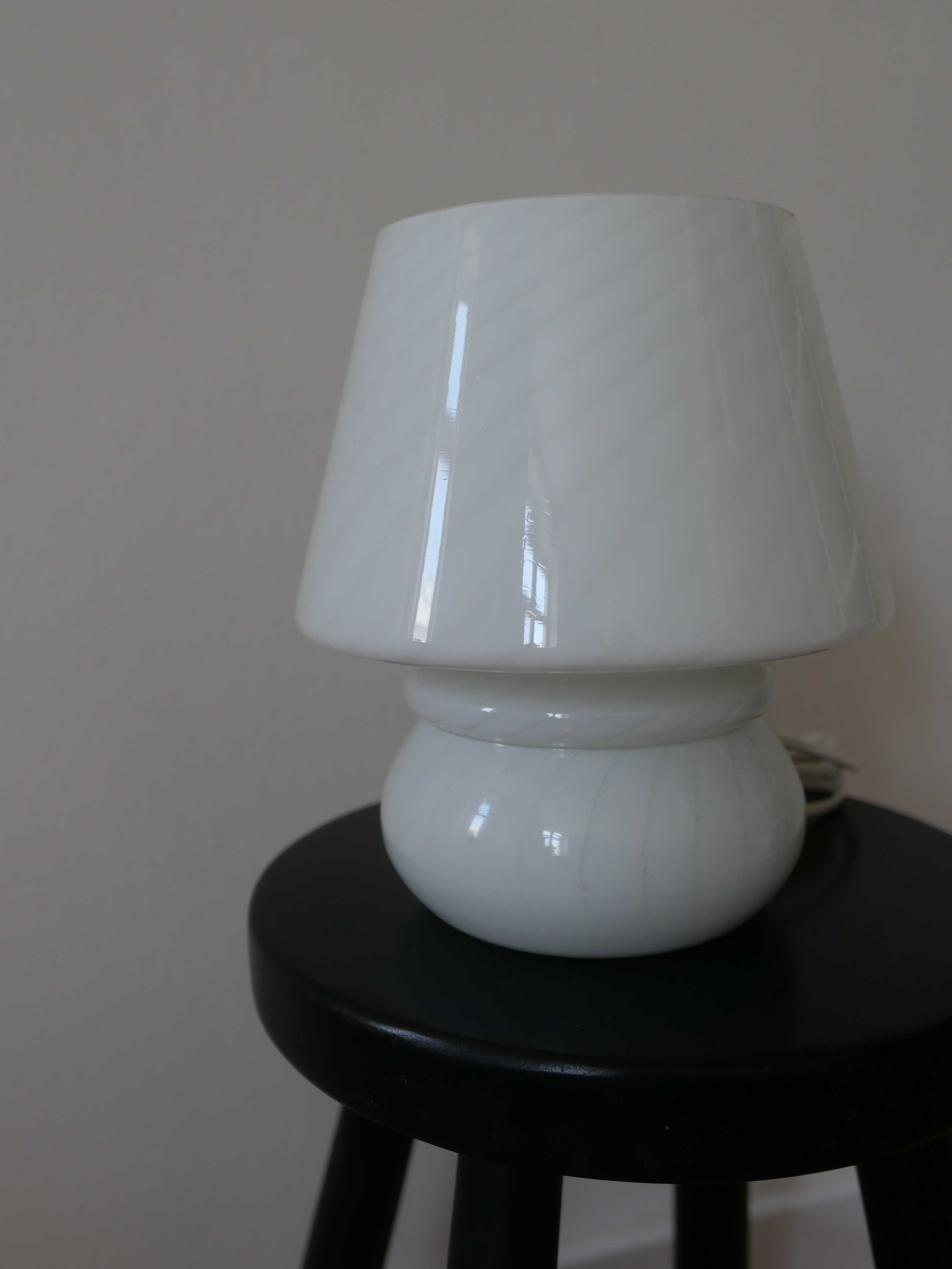 Lampka stołowa typu grzybek szklana biała vintage murano mushroom y2k