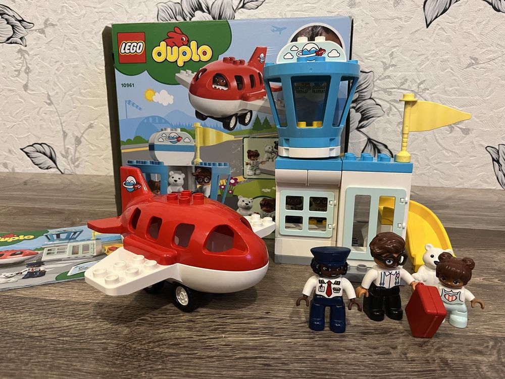 LEGO DUPLO Самолет и аэропорт (10961)