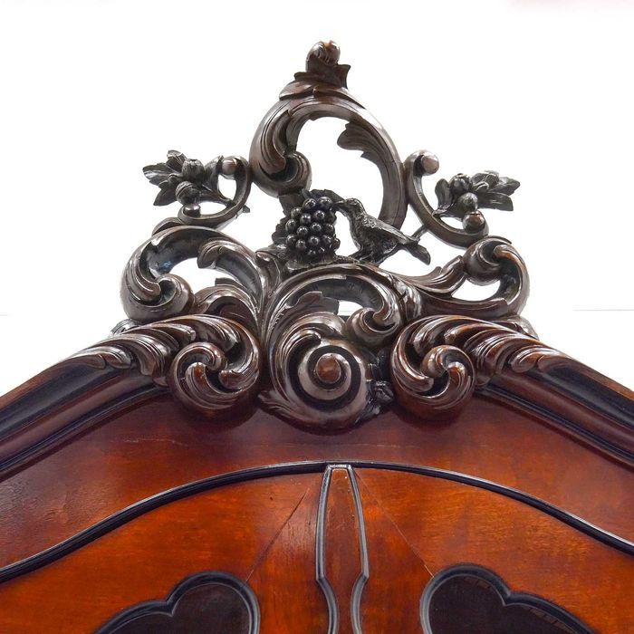 ANTYK drewniana WITRYNA LUDWIK orzech rzeźbiona KORONA herb nóżki KULE