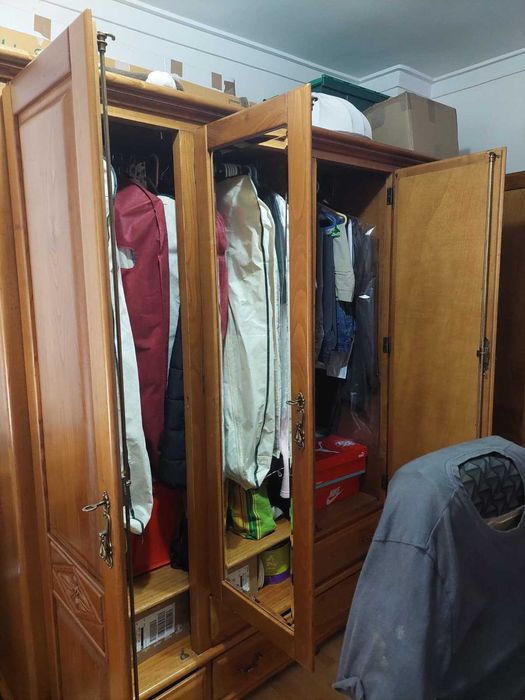 Roupeiro de Nogueira 2 metros de comprimento