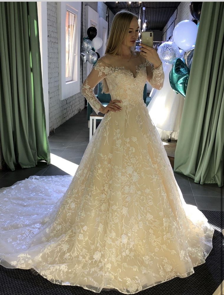 Свадебное платье, весільна сукня зі шлейфом