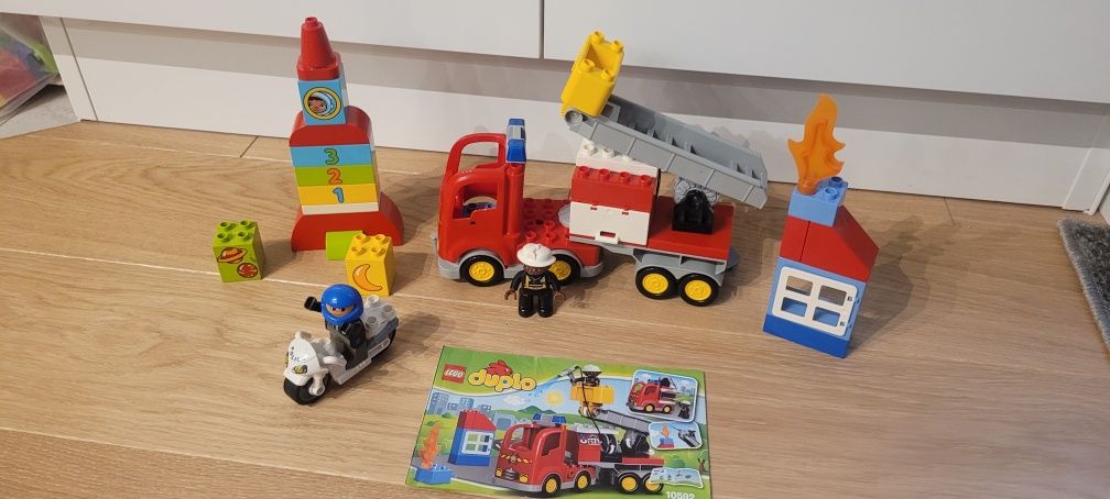 Lego duplo straż pożarna i policjant na motocyklu