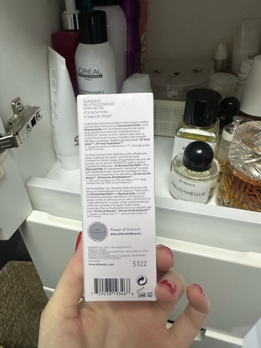 Тональний крем Shiseido Revitalessence Skin Glow Foundation