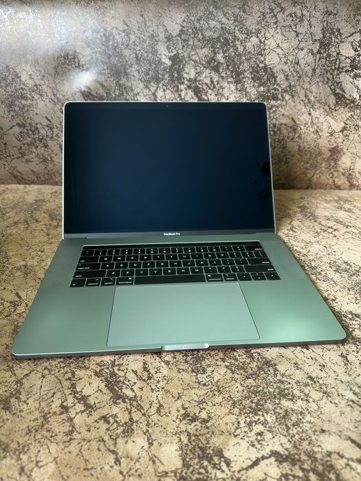 Macbook Pro 2018 i9 32GB 1TB-SSD
