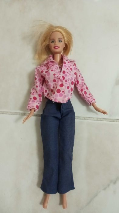 4 Barbies e mala de transporte