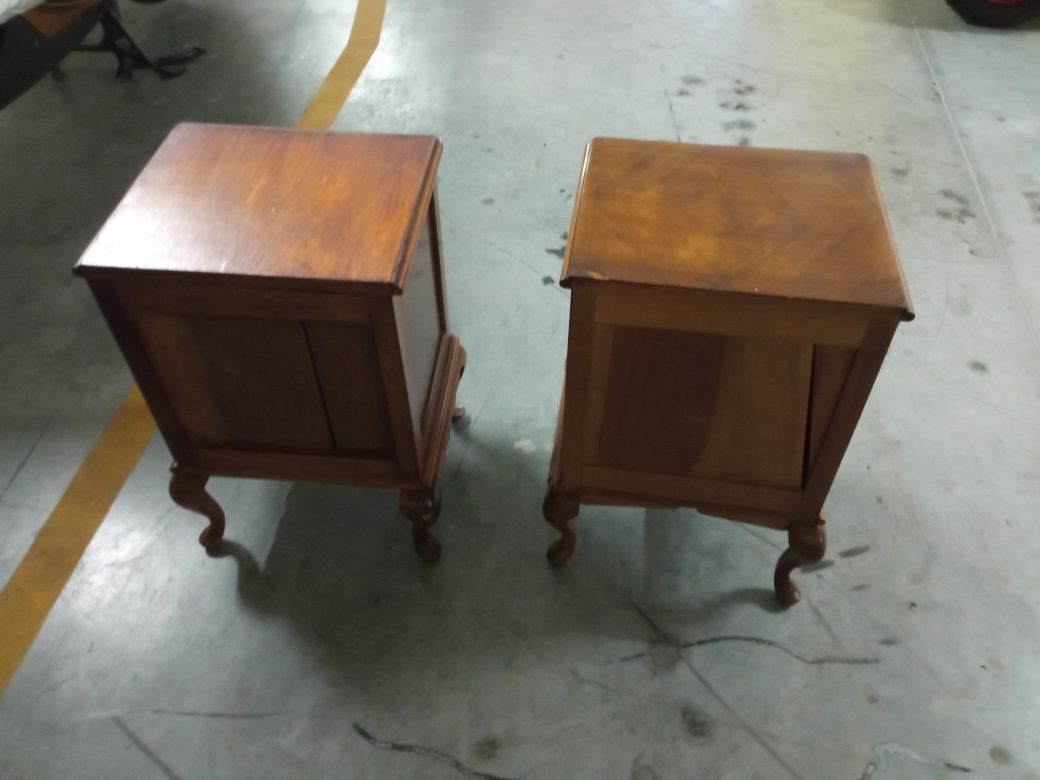 2 mesas de cabeceira madeira maciça
