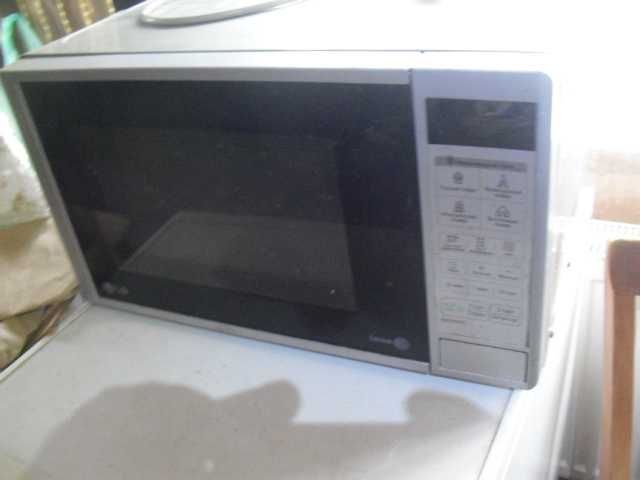 микроволновка LG.