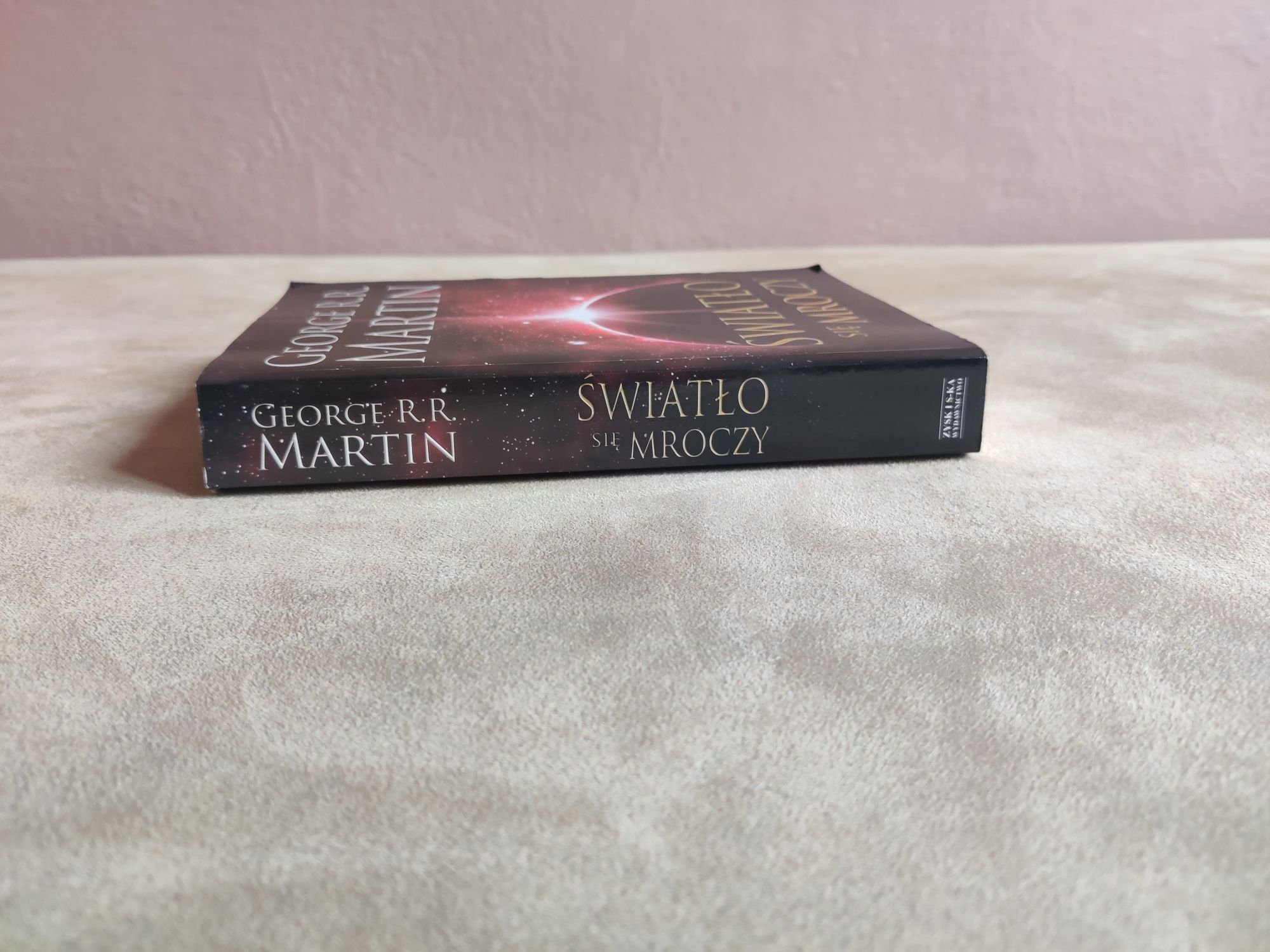Światło się mroczny - George R.R. Martin