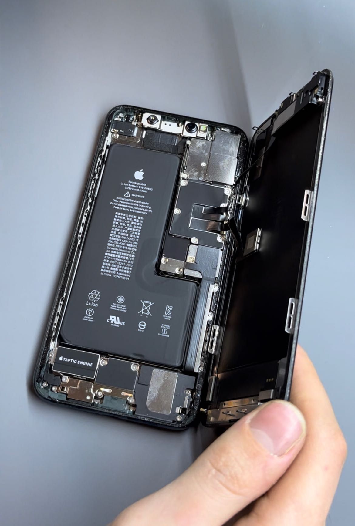 Ремонт iPhone - Заміна акумулятора, заміна екрану, заміна корпусу