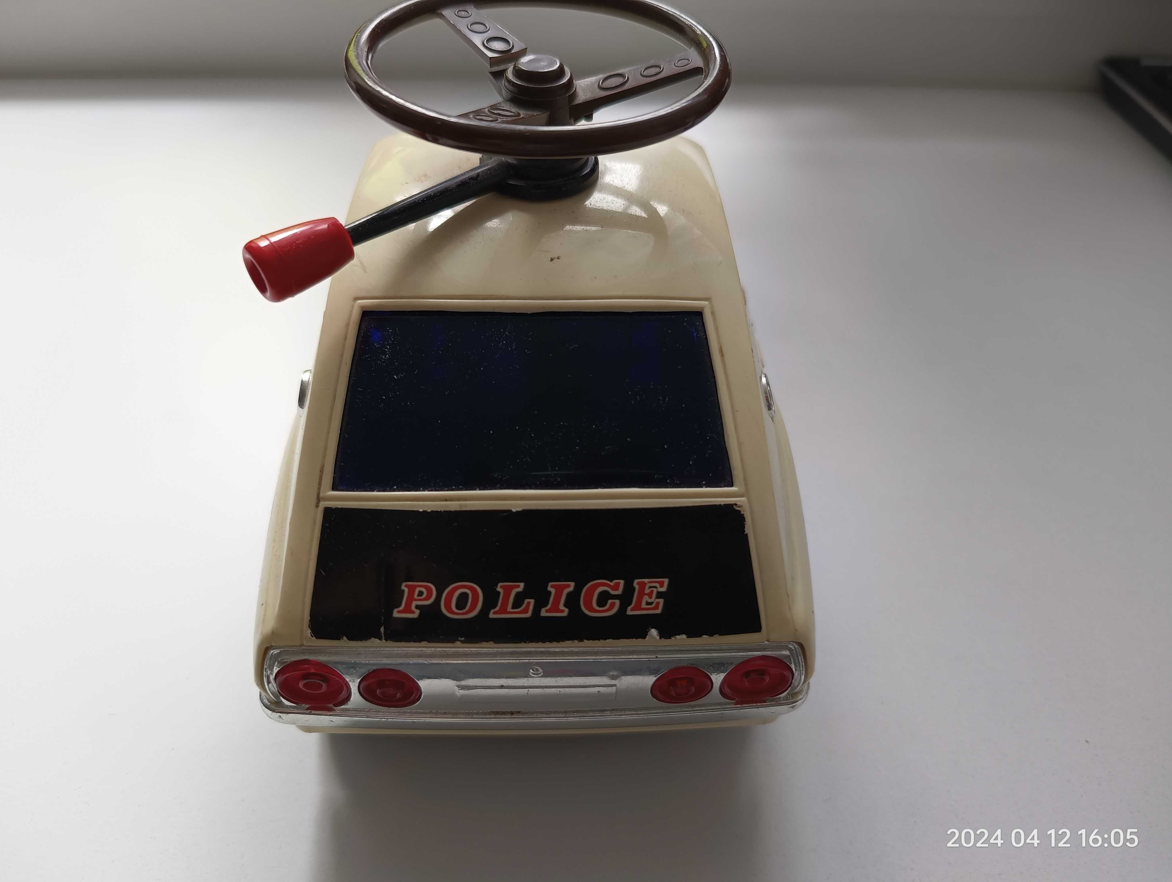 Autko Patrol Policyjny japońskiej firmy Toy Nomura.
