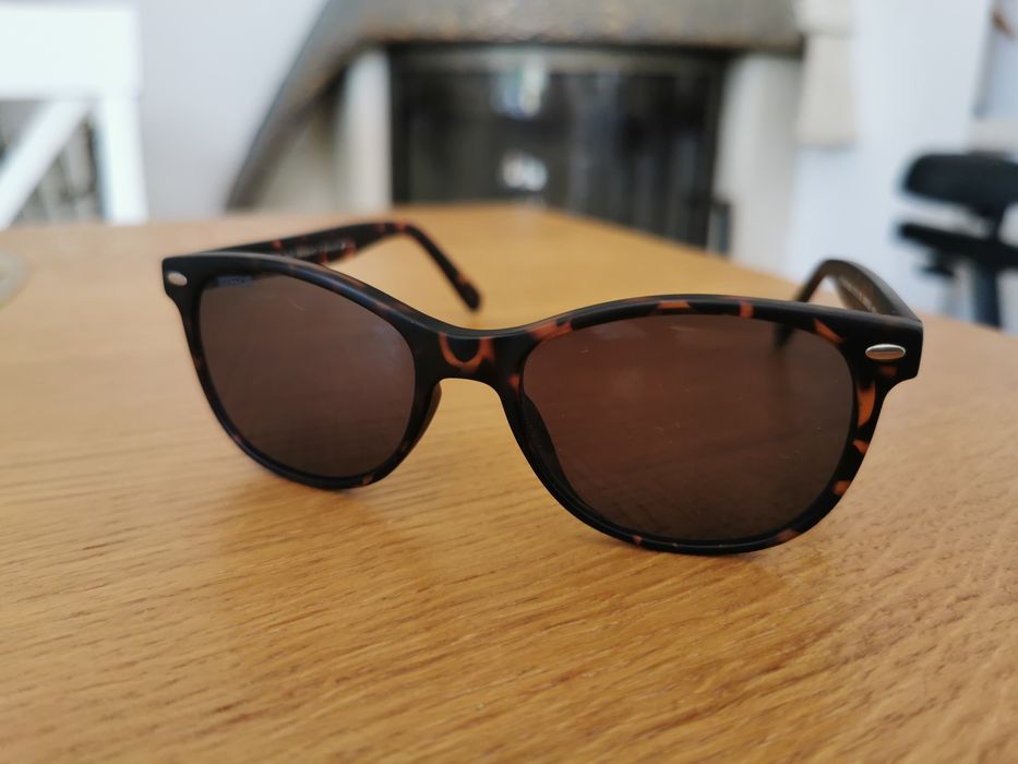 Okulary dziecięce przeciwsłoneczne. Firma Unofficial