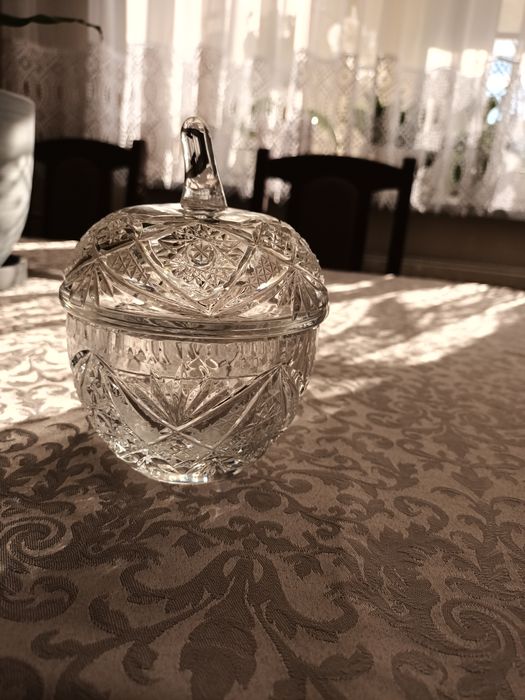 Kryształowa cukiernica