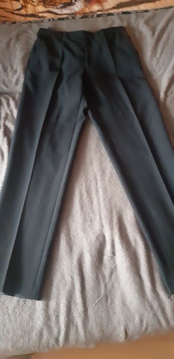 Czarny strój galowy - marynarka i spodnie. Cena za komplet r.M