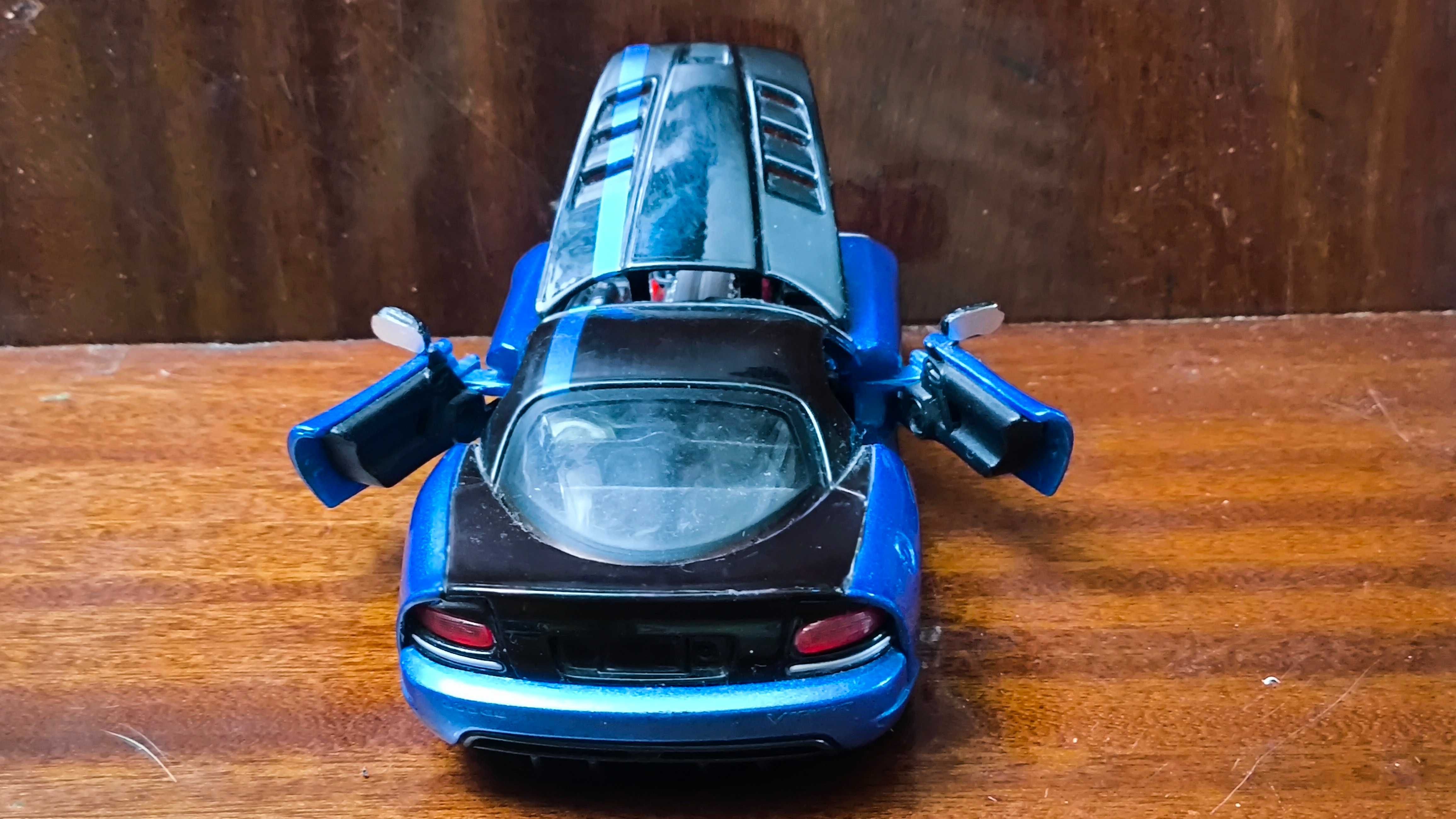 Машинка Dodge Viper SRT10 ACR - Bburago 1/24