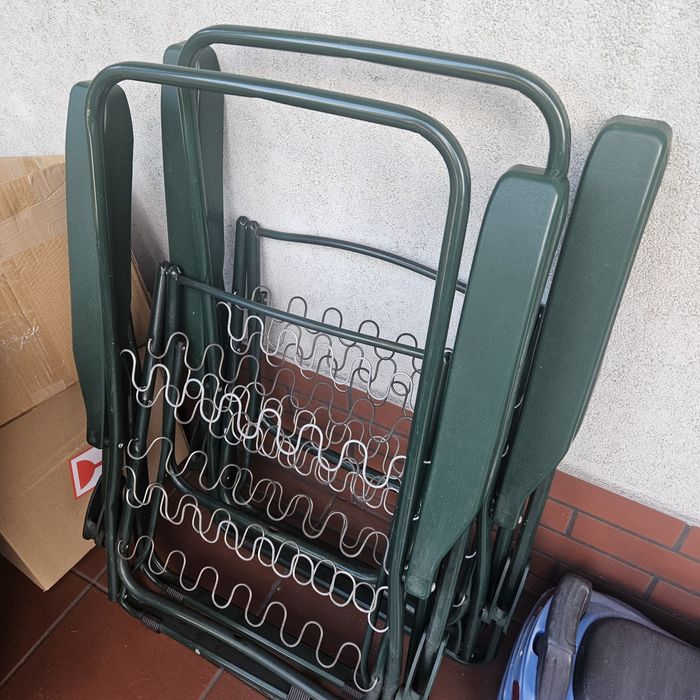 Dwa dobre stelaże do foteli