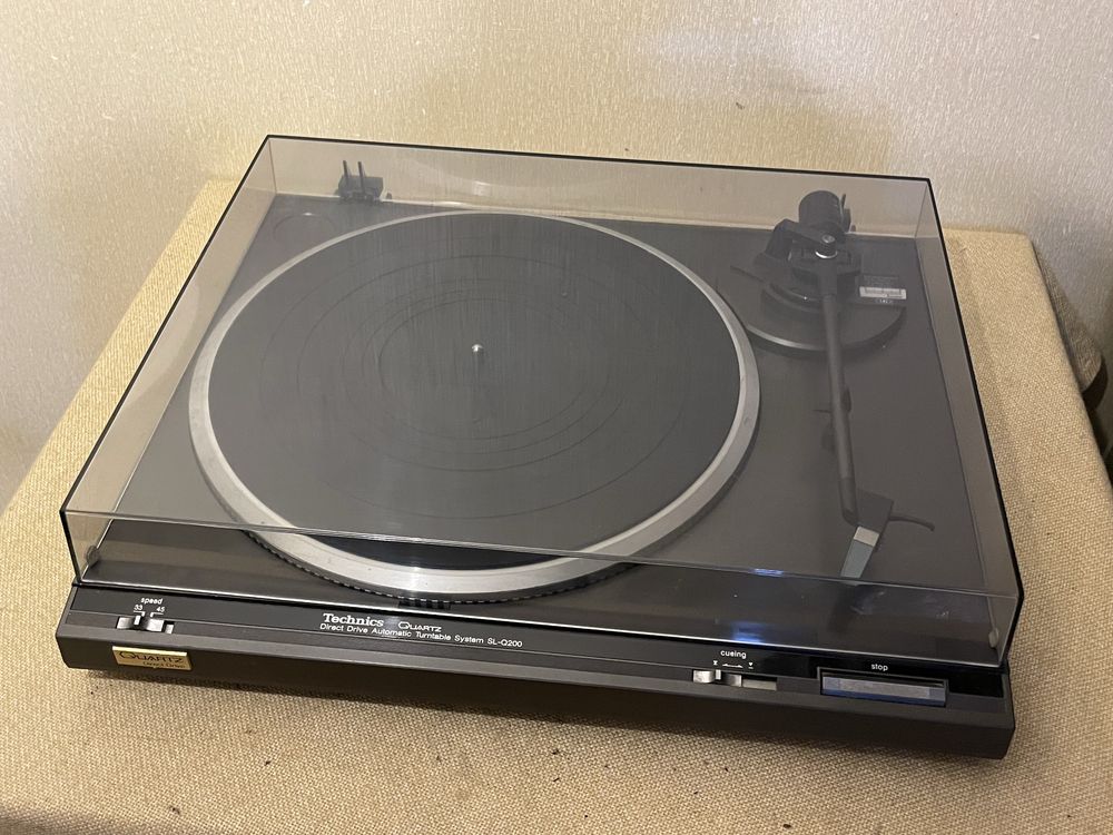 Качественный проигрыватель винила TECHNICS SL-Q200 DIRECT DRIVE QUARTZ