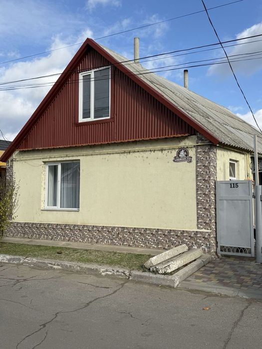 Будинок в оренду з ремонтом та меблями