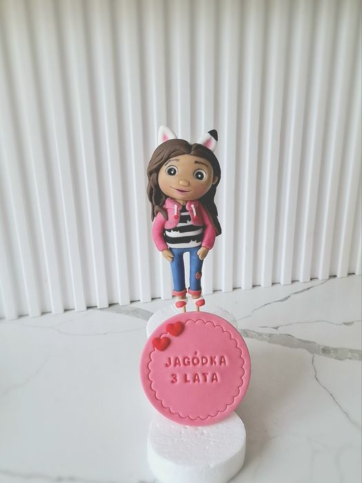 Kici domek Gabi figurki na tort z masy cukrowej