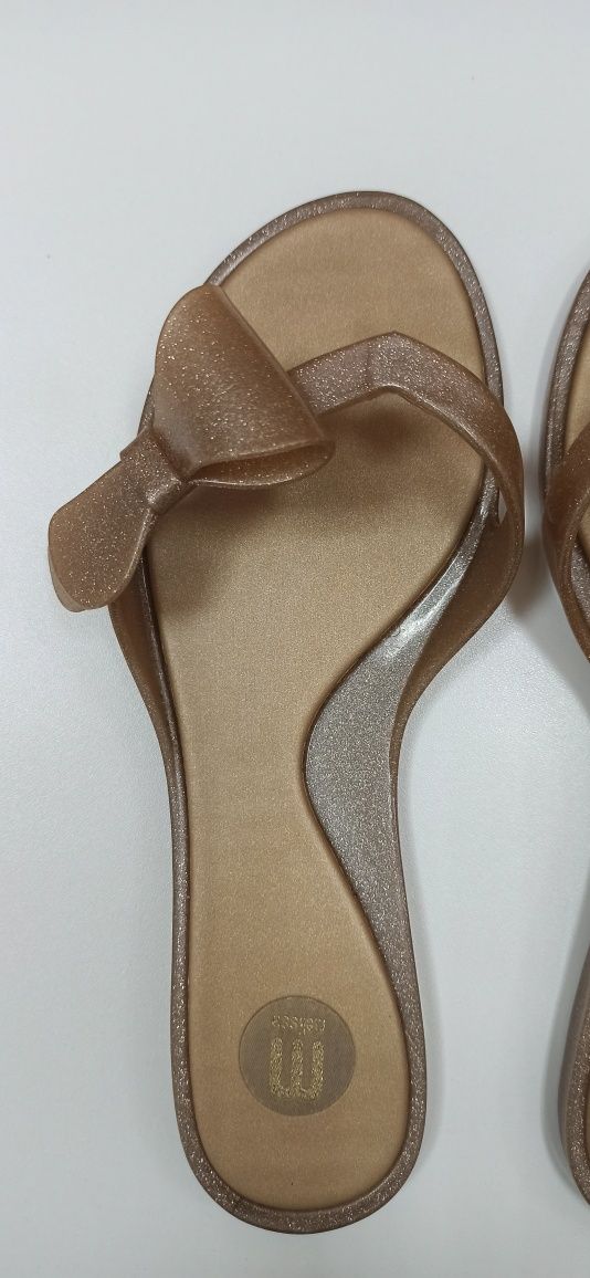 Chinelo Melissa 35