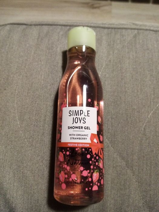 Żel pod prysznic Simple Joys L. N. z organi. truskawką - edycja świąt.