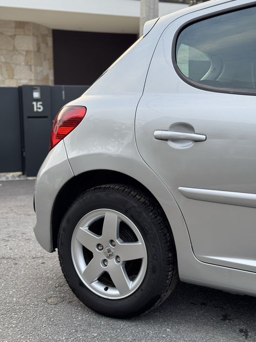 Peugeot 207 1.4 Hdi -5 Lugares