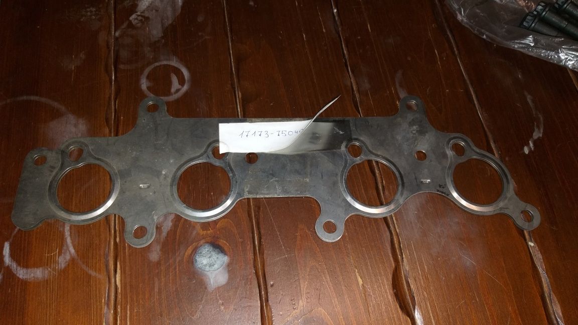 Прокладка выпускного коллектора Prado 1717375040 Toyota