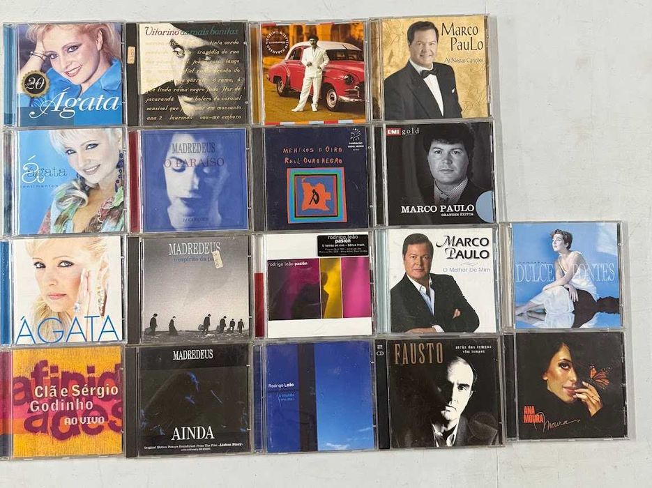 Conjunto de CDs Vendo o conjunto ou á unidade