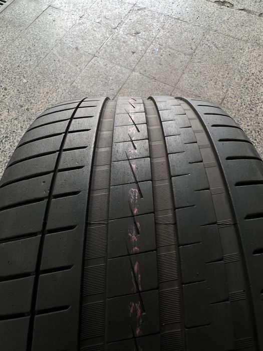 Pneus semi-novos 295/35R21