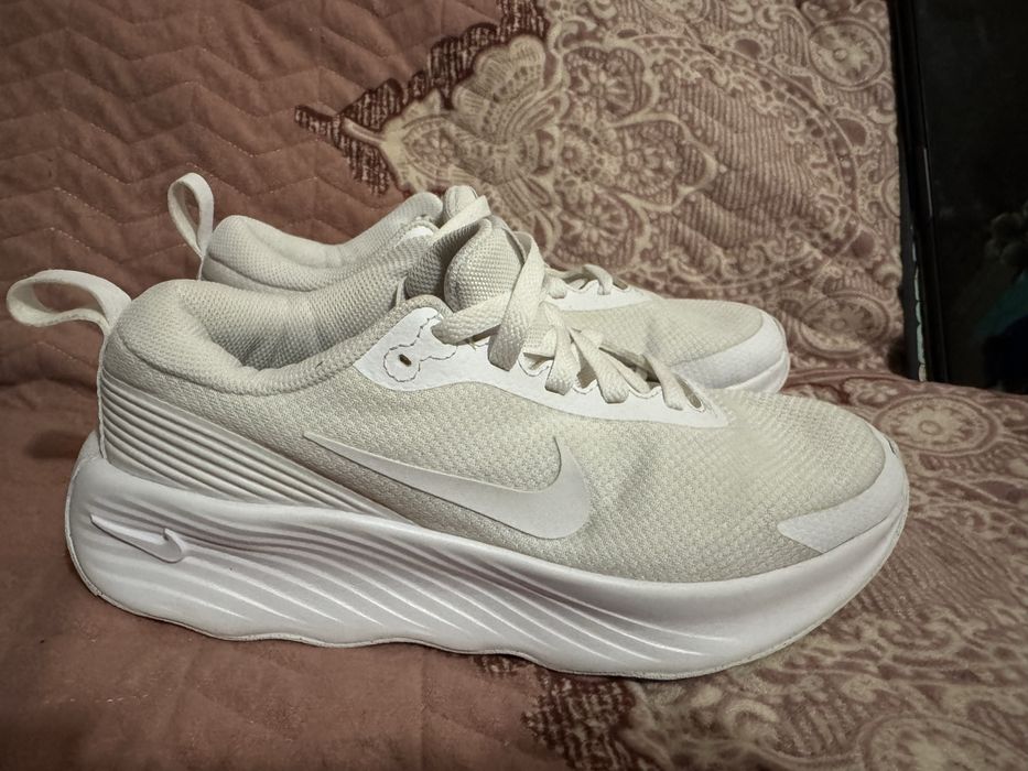 Кросівки nike. Кроссовки nike білі