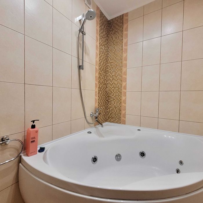 ApartPoltava Premium Relax апартаменти з ДЖАКУЗІ біля Листопаду подоб.