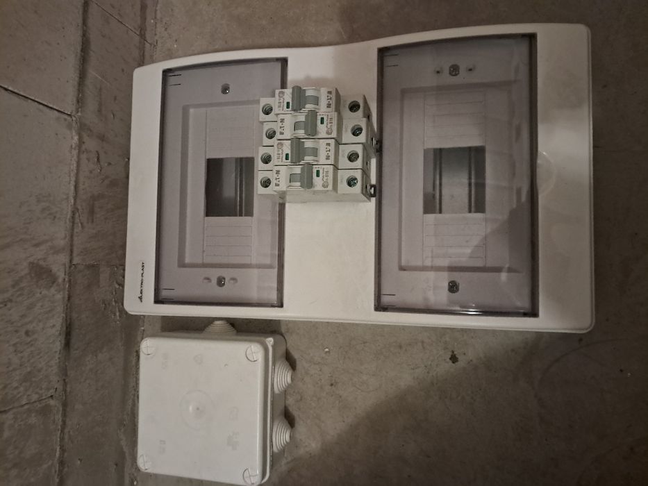 Rozdzielnica elektryczna nowa.