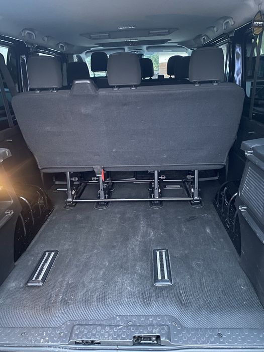 Wynajem busów osobowych 9 osób RENAULT TRAFIC  wersja LONG