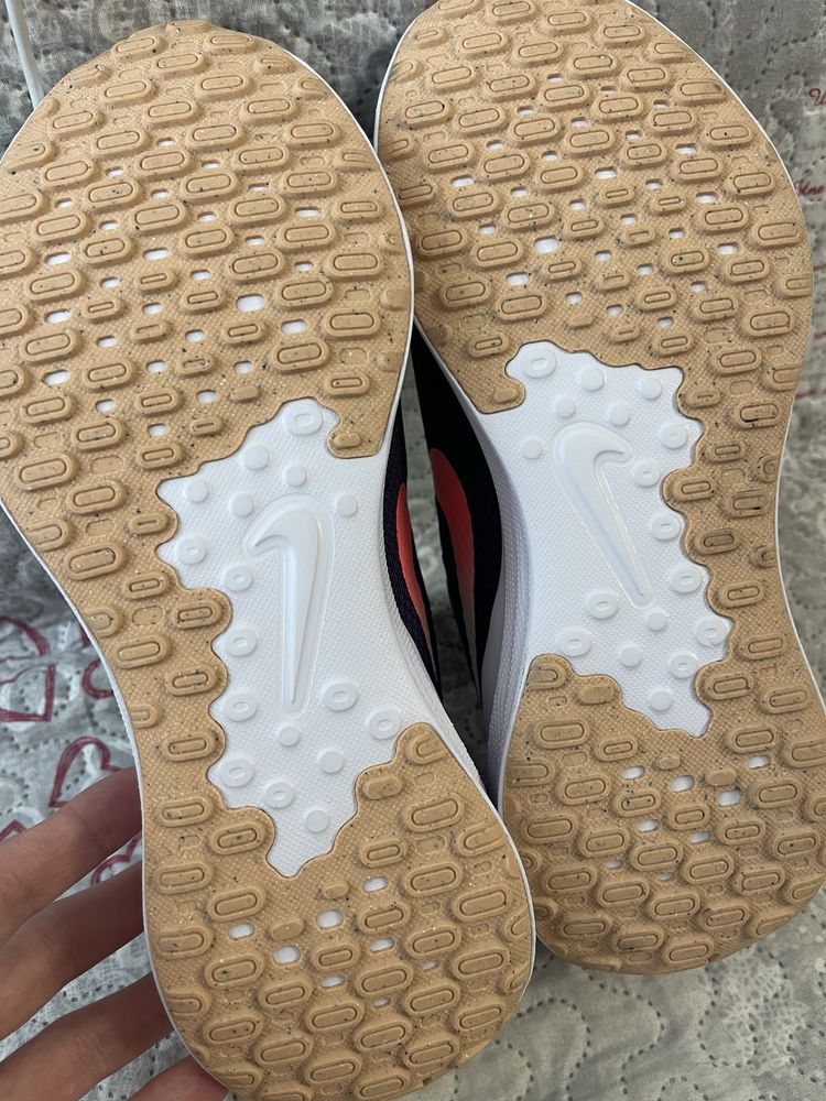 Кросівки Nike oригінал 42,5 р