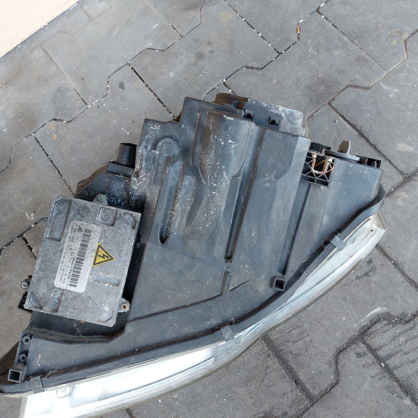 Lampa prawy przód A4 b7 biksenon