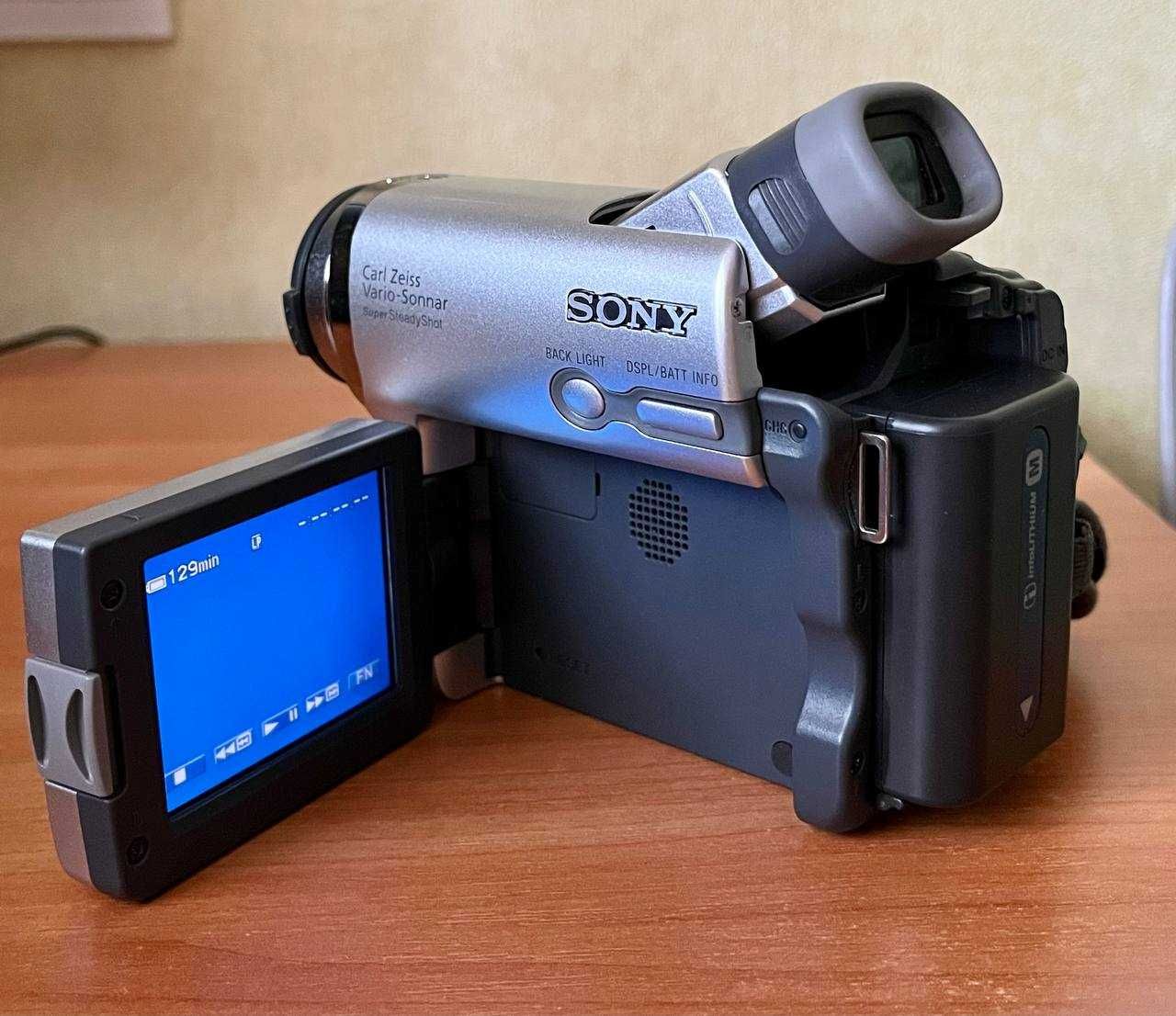 Видеокамера Sony DCR-HC15E с  сумкой Case Logic