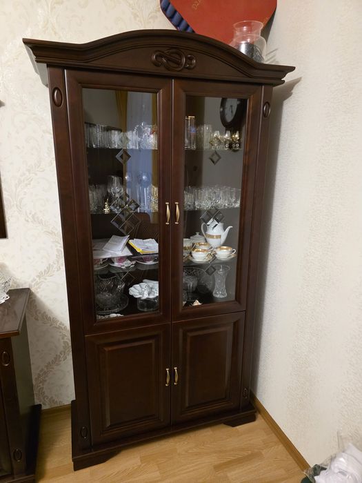 Przeszklona witryna szafa
