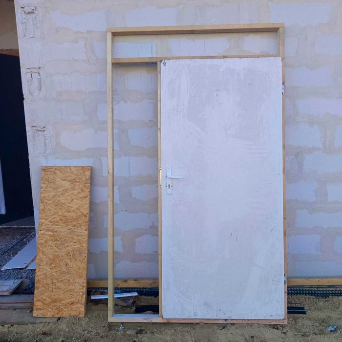 Tymczasowe drzwi na budowę